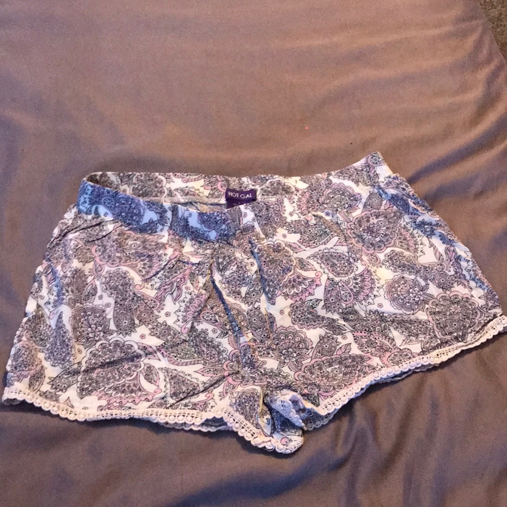 hot gal flowy patterned shorts